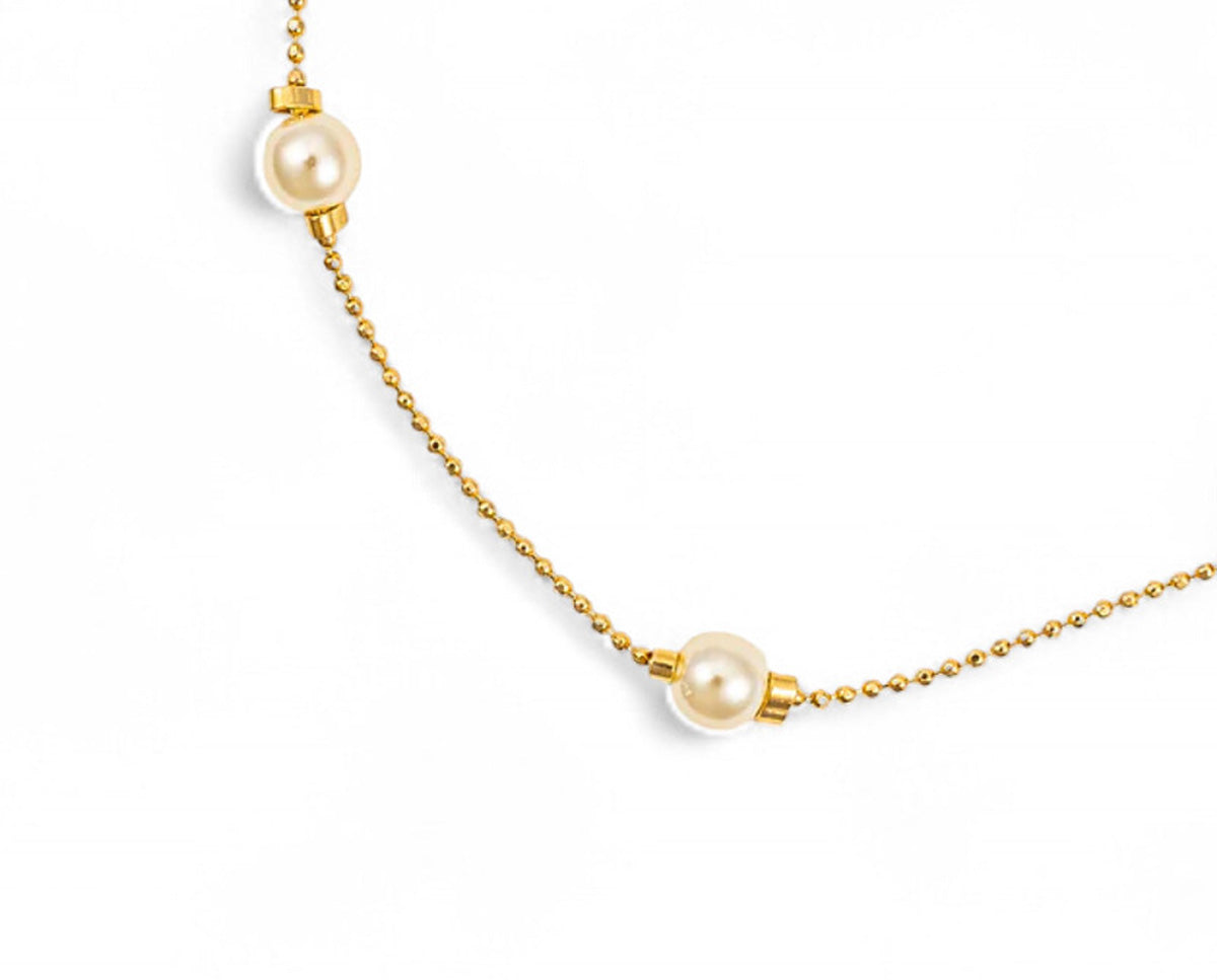 A high intensity photo of the unique gold fill ball chain and pearls on the bracelet.